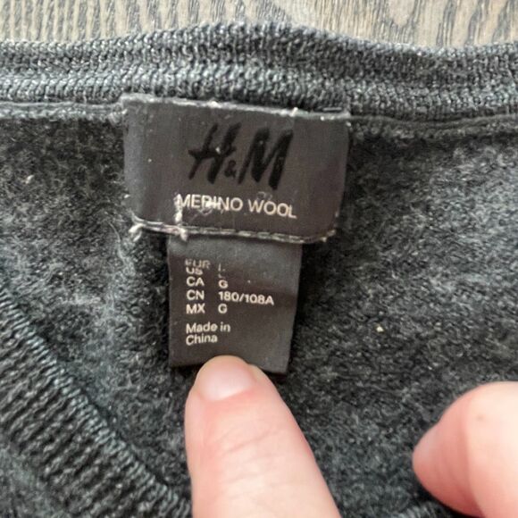 H&M Mens L Long Sleeve V Neck Pullover 100% Merino Wool Gray Sweater - Picture 3 of 6